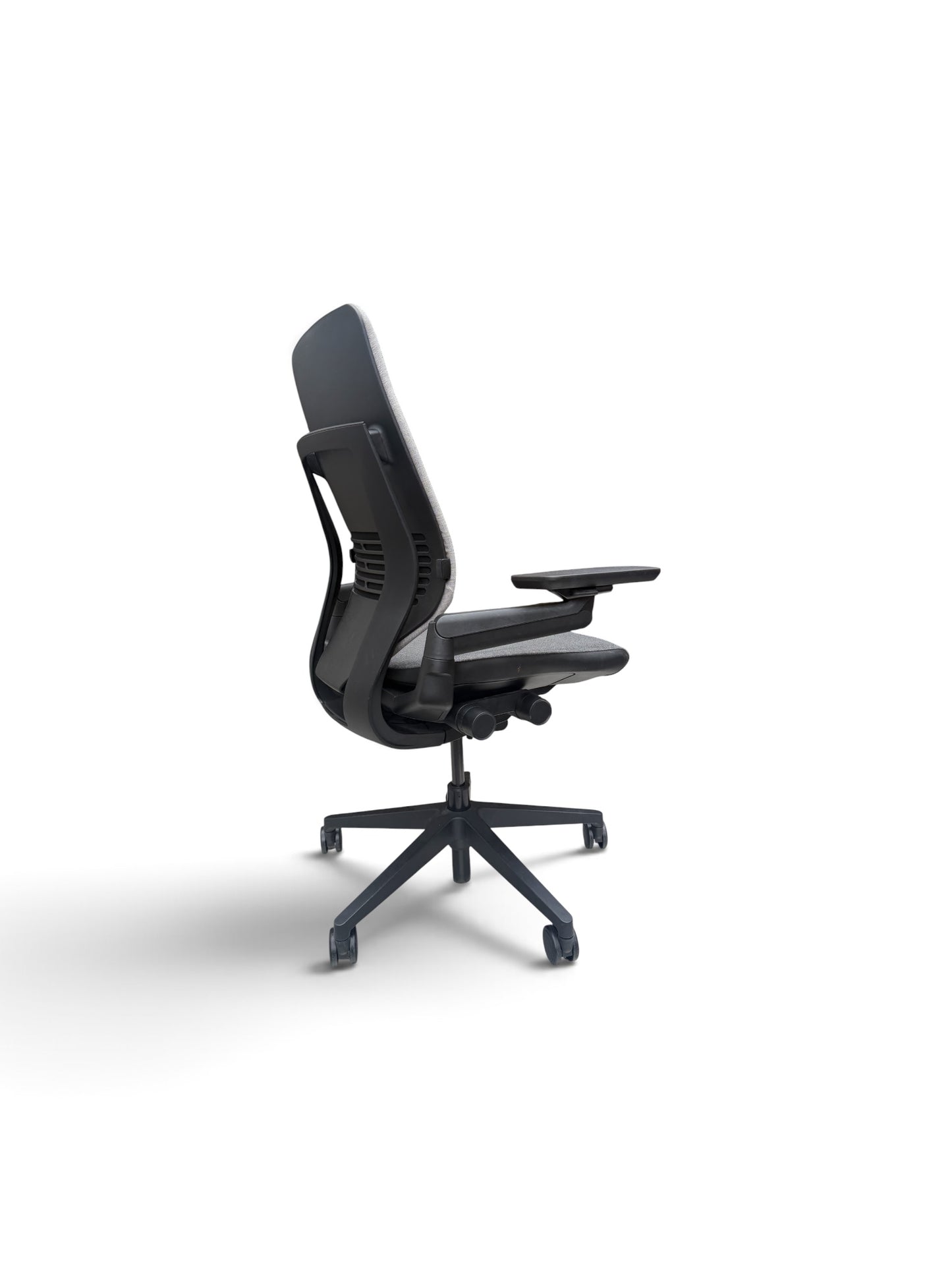 Steelcase Gesture – Light Grey Fabric – Ergonomic Adjustable Task Chair – Refurbished