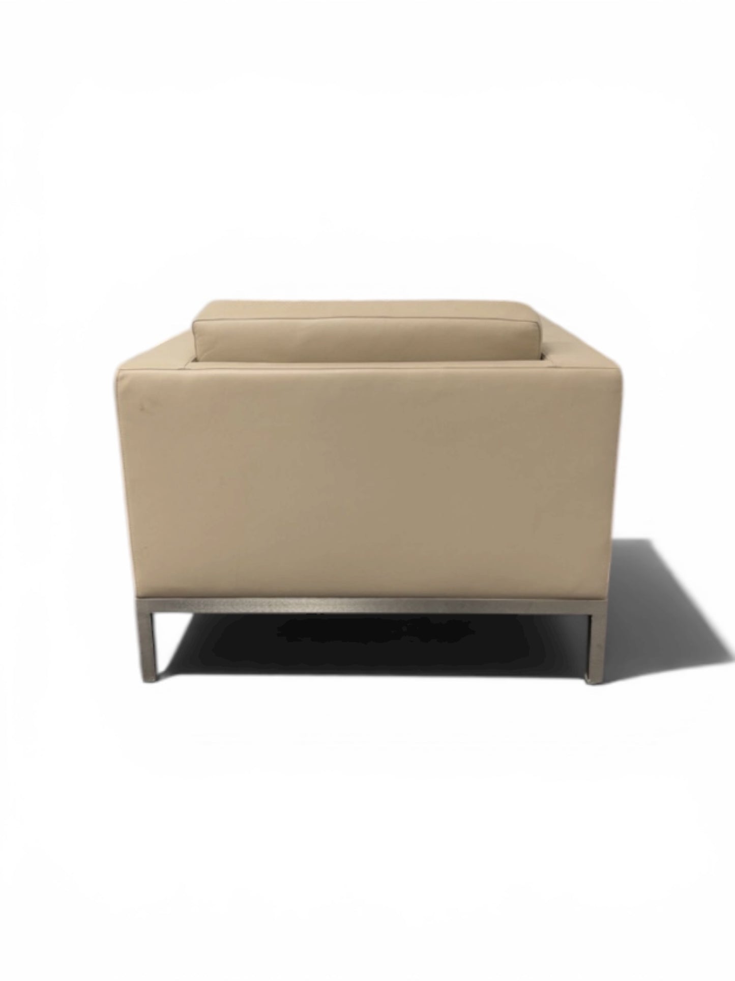 Hitch Mylius M25 Armchair – Refurbished Beige Leather Lounge Chair with Brushed Chrome Frame