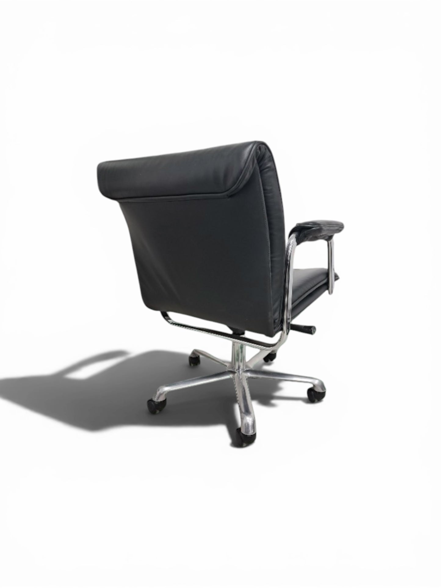 Boss Design Delphi Boardroom Chair – Black Leather Meeting Chair – Polished Aluminium Base – Refurbished
