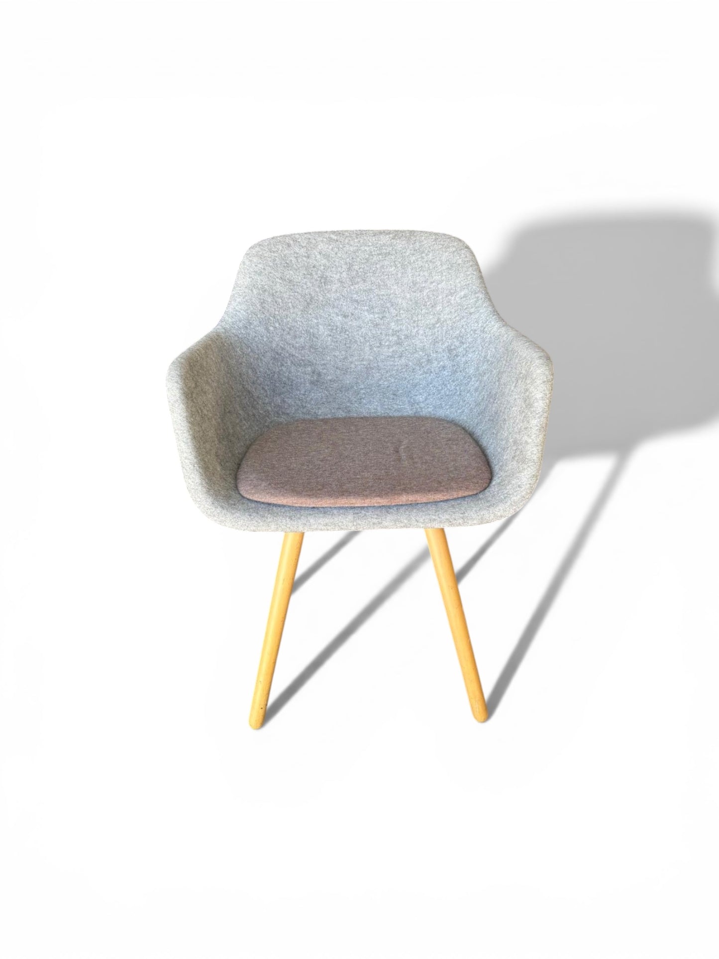Moka Felt Four Leg Tub Chair – Grey Upholstered Canteen / Meeting Chair – Refurbished