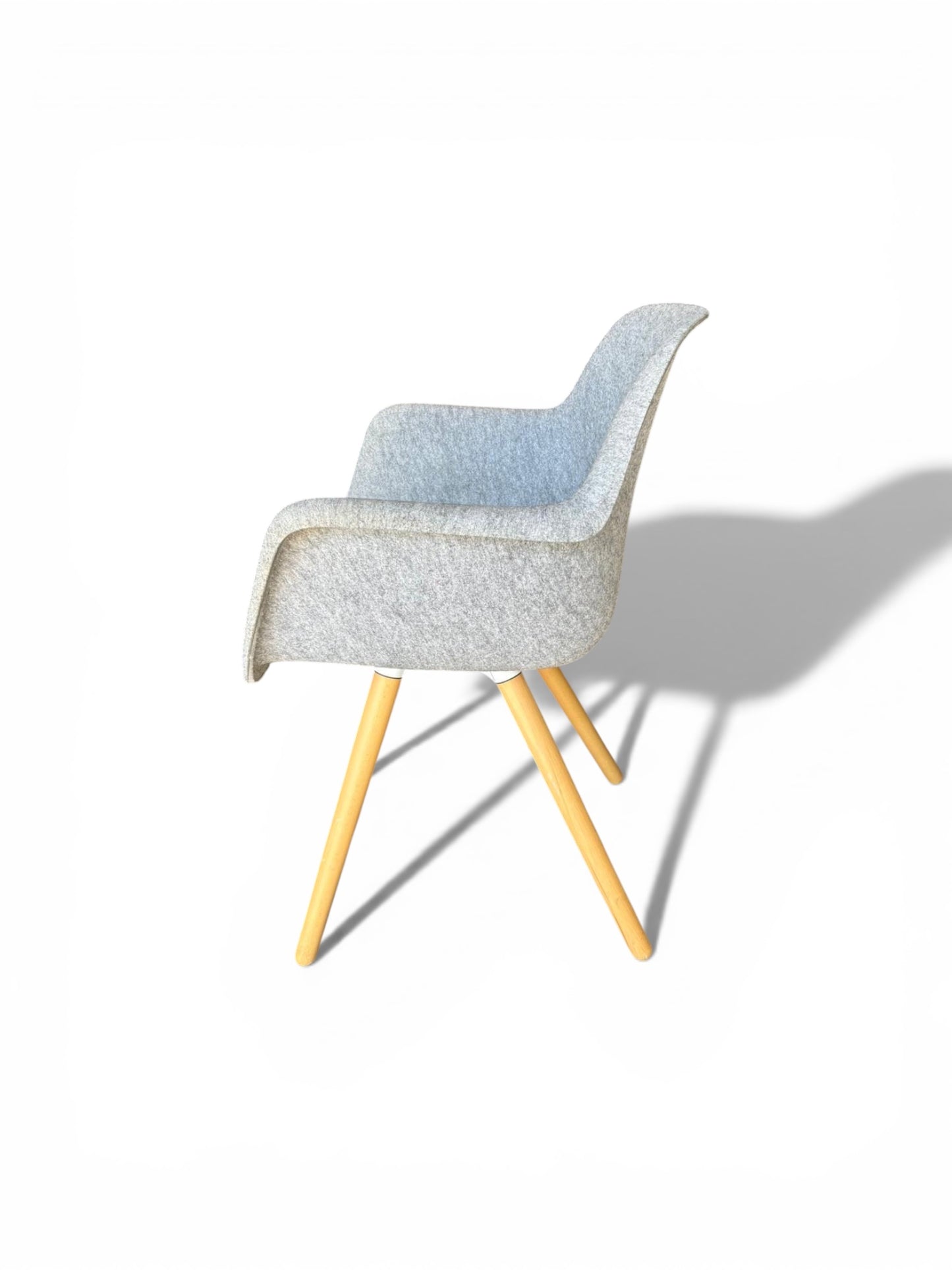 Moka Felt Four Leg Tub Chair – Grey Upholstered Canteen / Meeting Chair – Refurbished