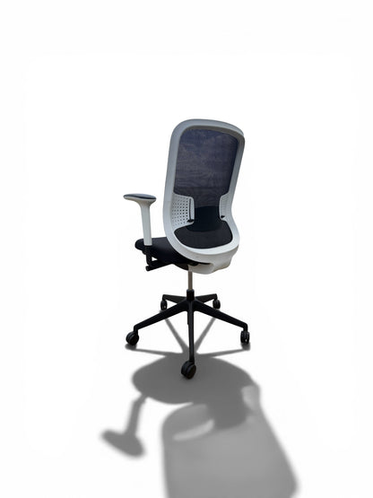 Orangebox Do Office Chair – Black Mesh Back – Adjustable Arms – Ergonomic Task Chair - Refurbished