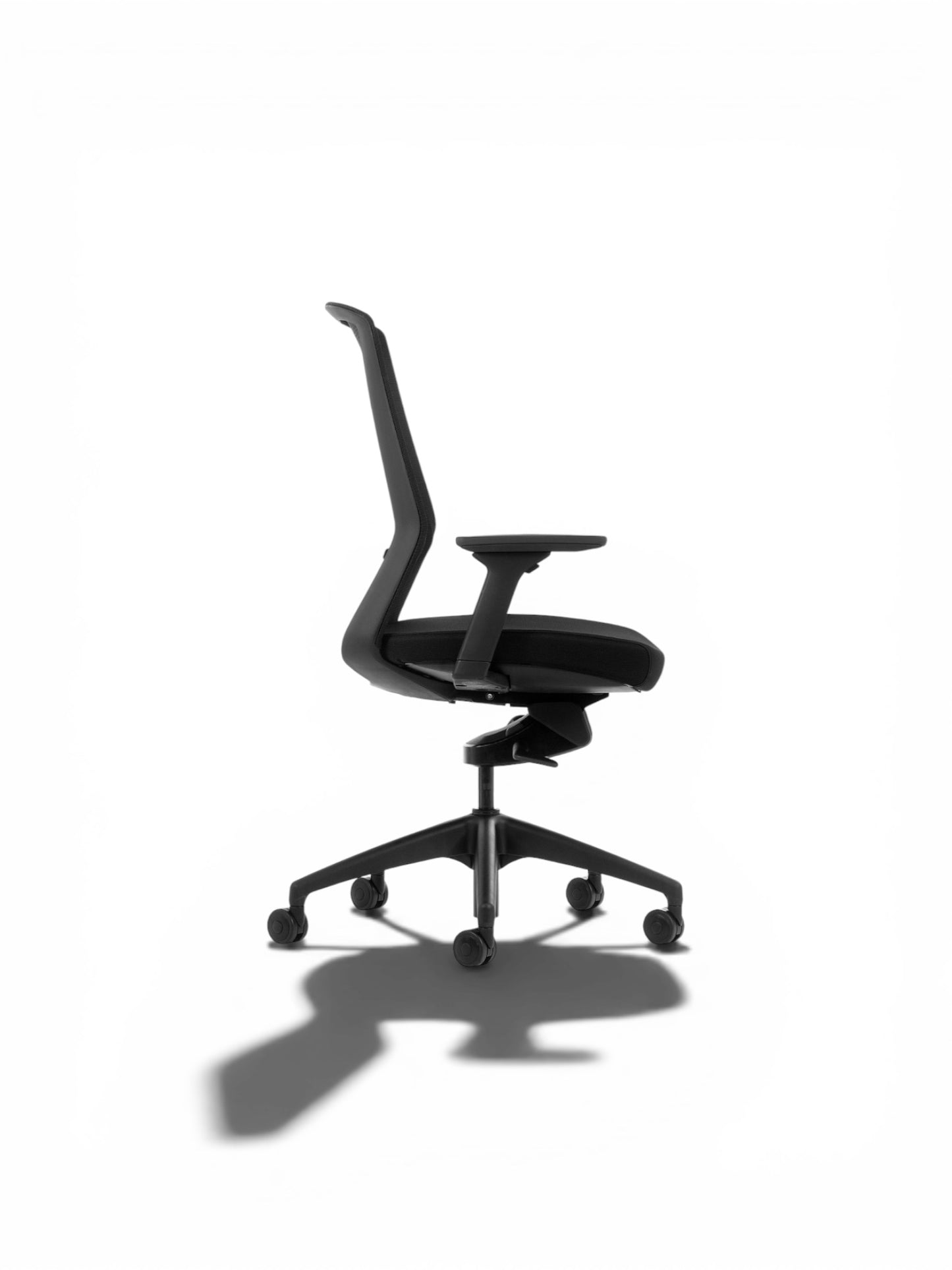 Bestuhl J1 Ergonomic Mesh Office Chair with Adjustable Arms & Recline Lock – Refurbished