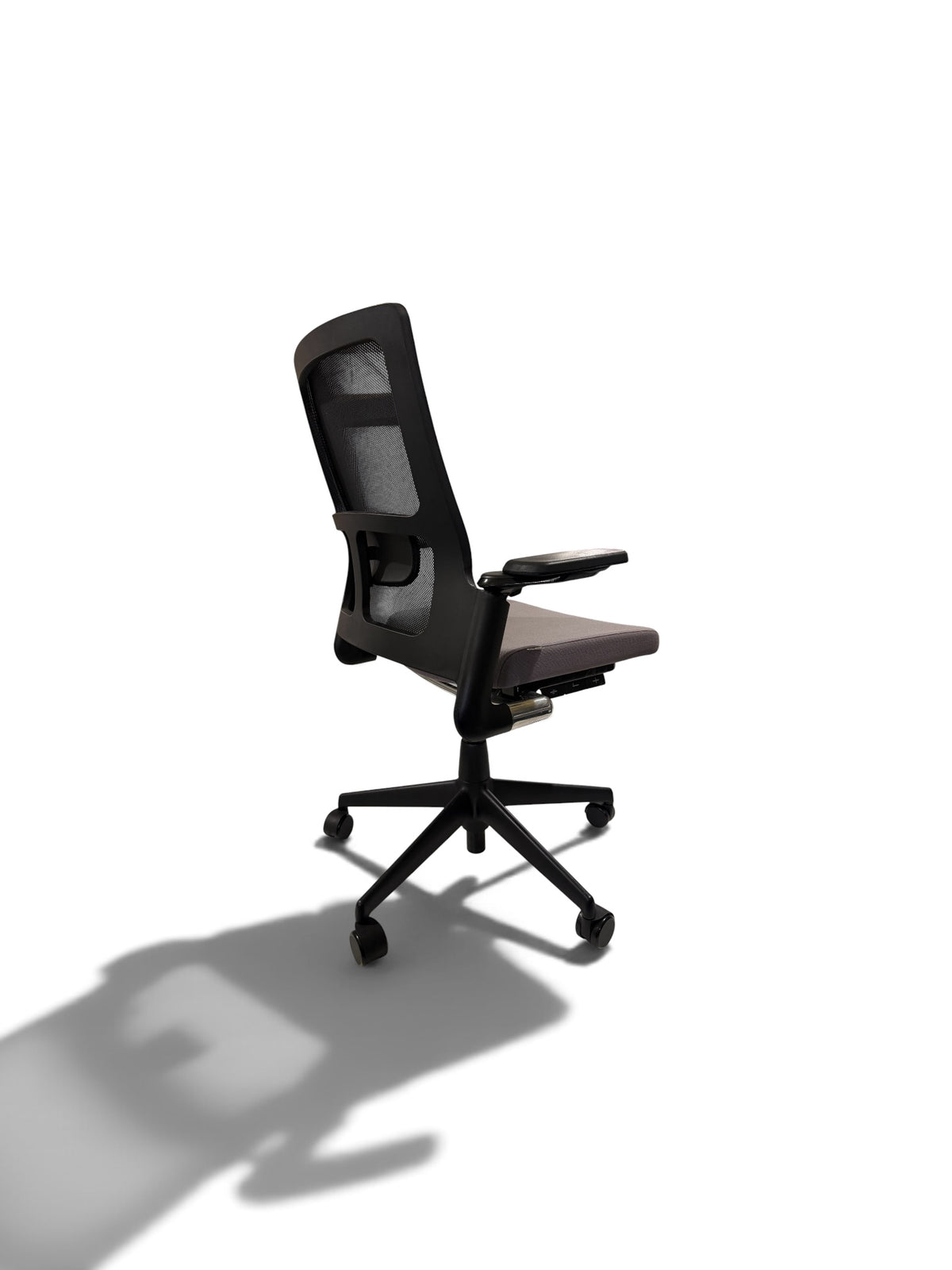 Ahrend Verta 2020 – Grey Fabric – Black Mesh – Ergonomic Task Chair – Refurbished