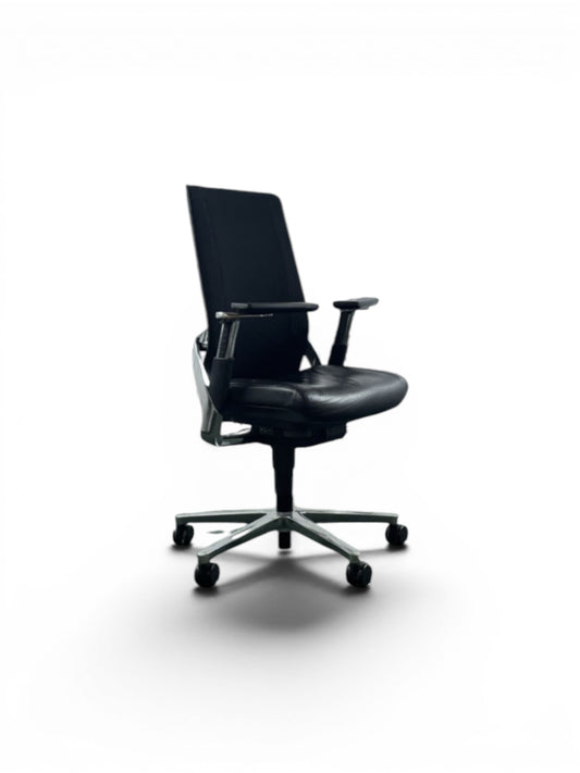 Senator: I Work Task Chair – Black Leather Seat & Fabric Back | Chrome Frame | 4D Arms | Refurbished