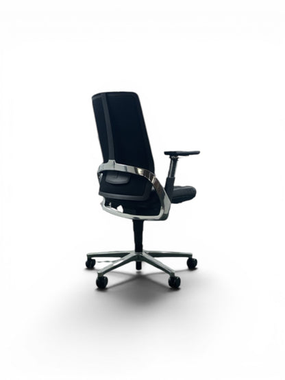 Senator: I Work Task Chair – Black Leather Seat & Fabric Back | Chrome Frame | 4D Arms | Refurbished