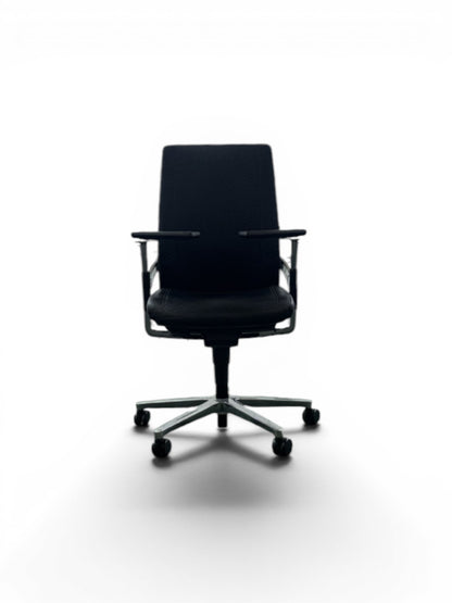 Senator: I Work Task Chair – Black Leather Seat & Fabric Back | Chrome Frame | 4D Arms | Refurbished