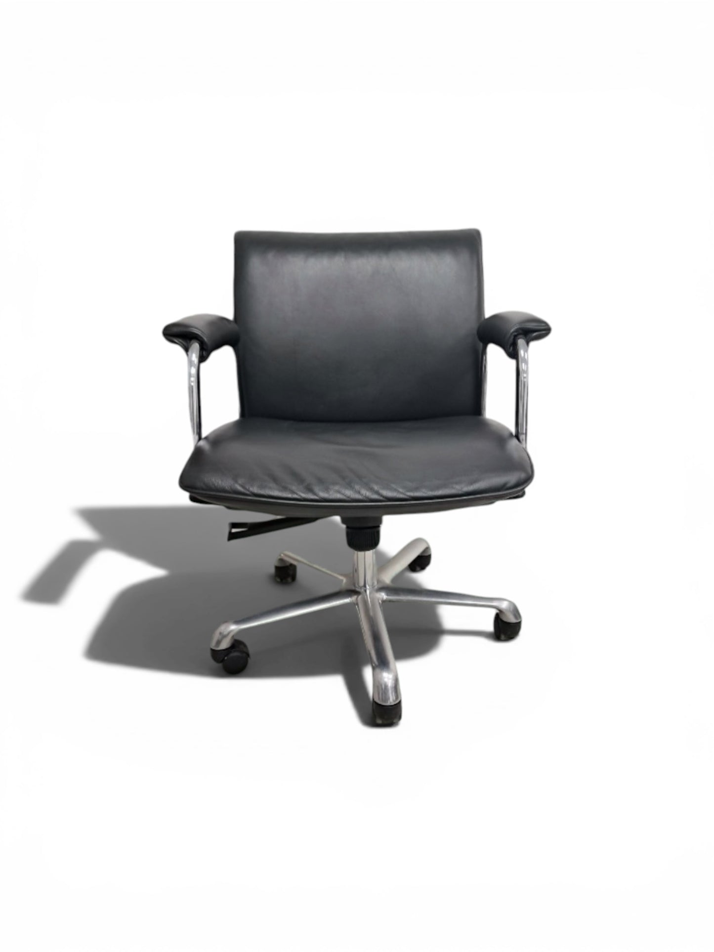 Boss Design Delphi Boardroom Chair – Black Leather Meeting Chair – Polished Aluminium Base – Refurbished