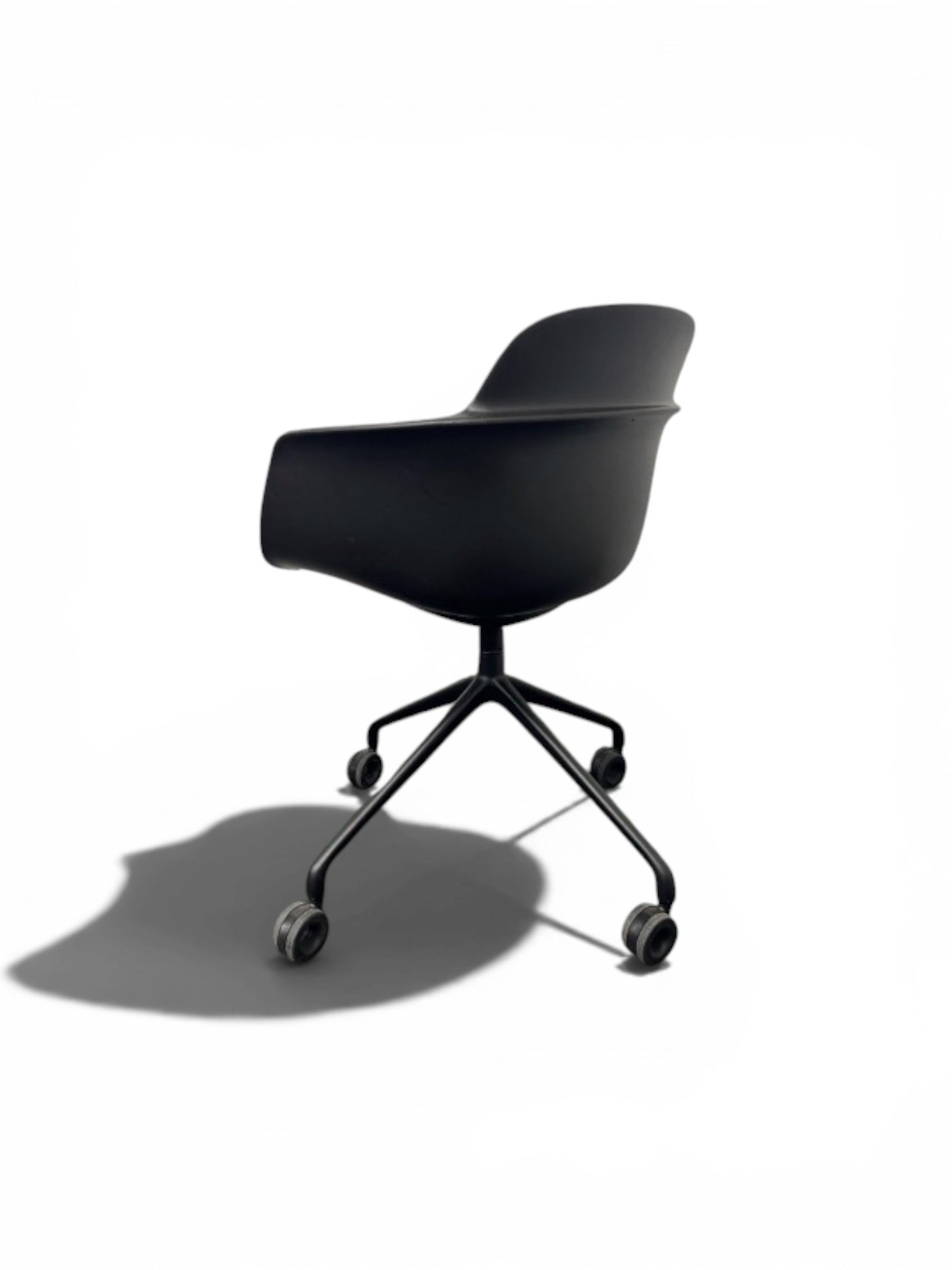 Connection Sicla Chair on Casters – Black Shell & Grey Seat Pad – Modern Meeting/Conference Chair – Refurbished
