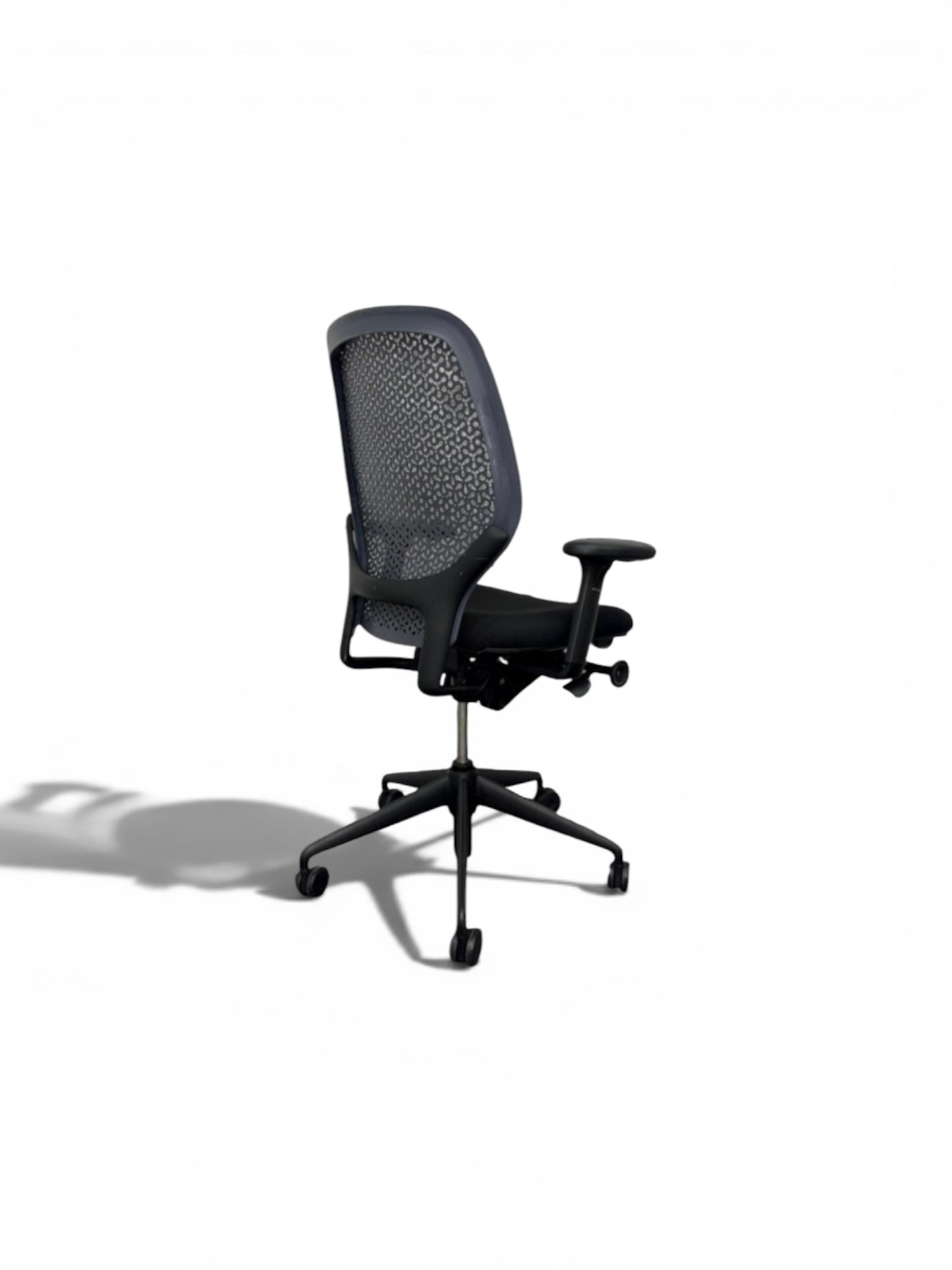 Orangebox Ara Task Chair – Black Fabric Seat – Grey Mesh Back – Ergonomic Office Chair – Refurbished