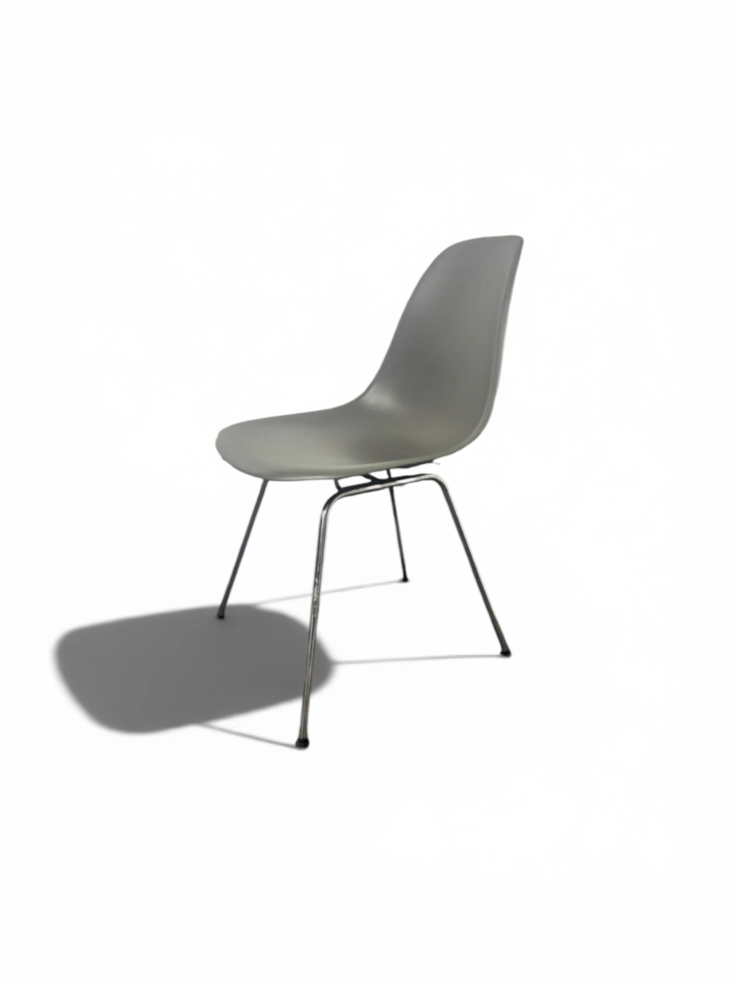 Vitra Eames Plastic Side Chair DSX – Grey Shell Dining Chair – Refurbished
