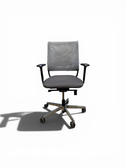 Sedus Netwin NW-100 Ergonomic Task Chair – Grey Mesh Office Chair – Refurbished